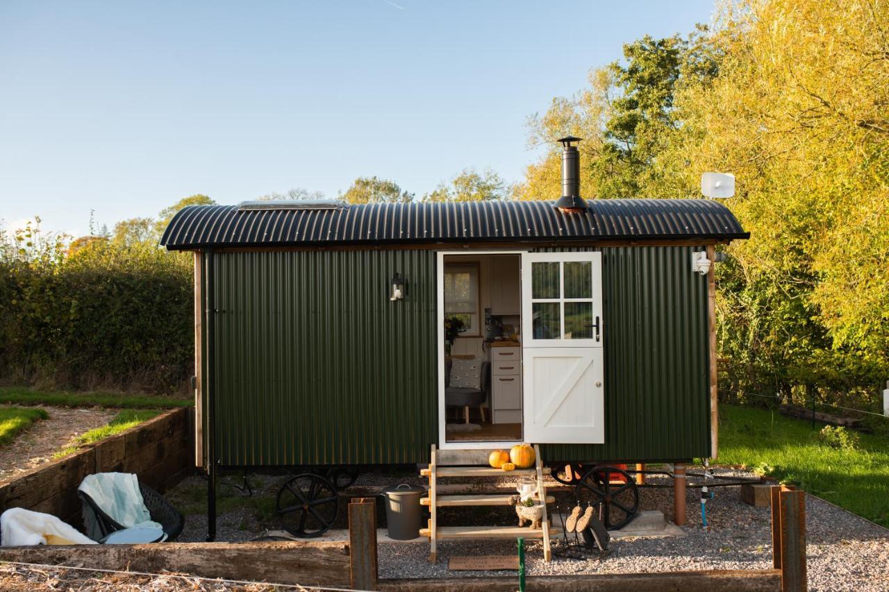 Harrys Hideout - Shepherd'S Huts At Harrys Cottages Pen-y-Clawdd Exteriér fotografie