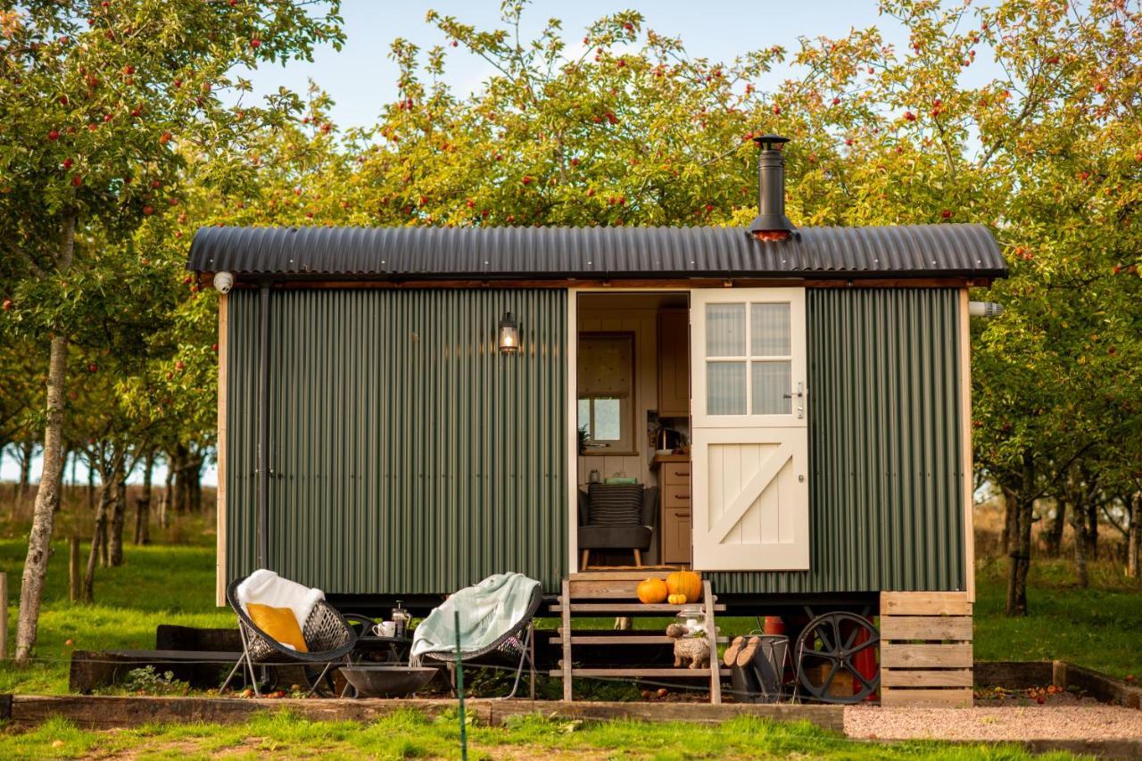 Harrys Hideout - Shepherd'S Huts At Harrys Cottages Pen-y-Clawdd Exteriér fotografie