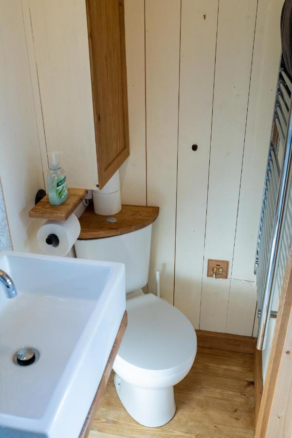 Harrys Hideout - Shepherd'S Huts At Harrys Cottages Pen-y-Clawdd Exteriér fotografie